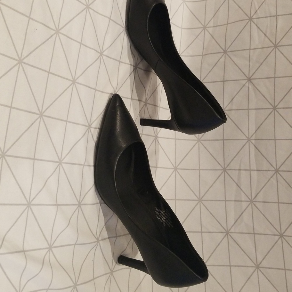 shoes - Picture 3 of 7